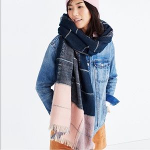 [MADEWELL] BRUSHED FLANNEL BLANKET SCARF
